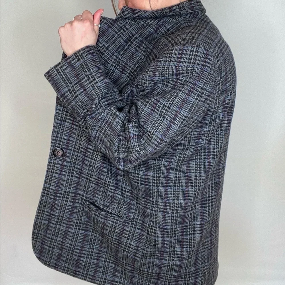 Blazer - Picture 2 of 3